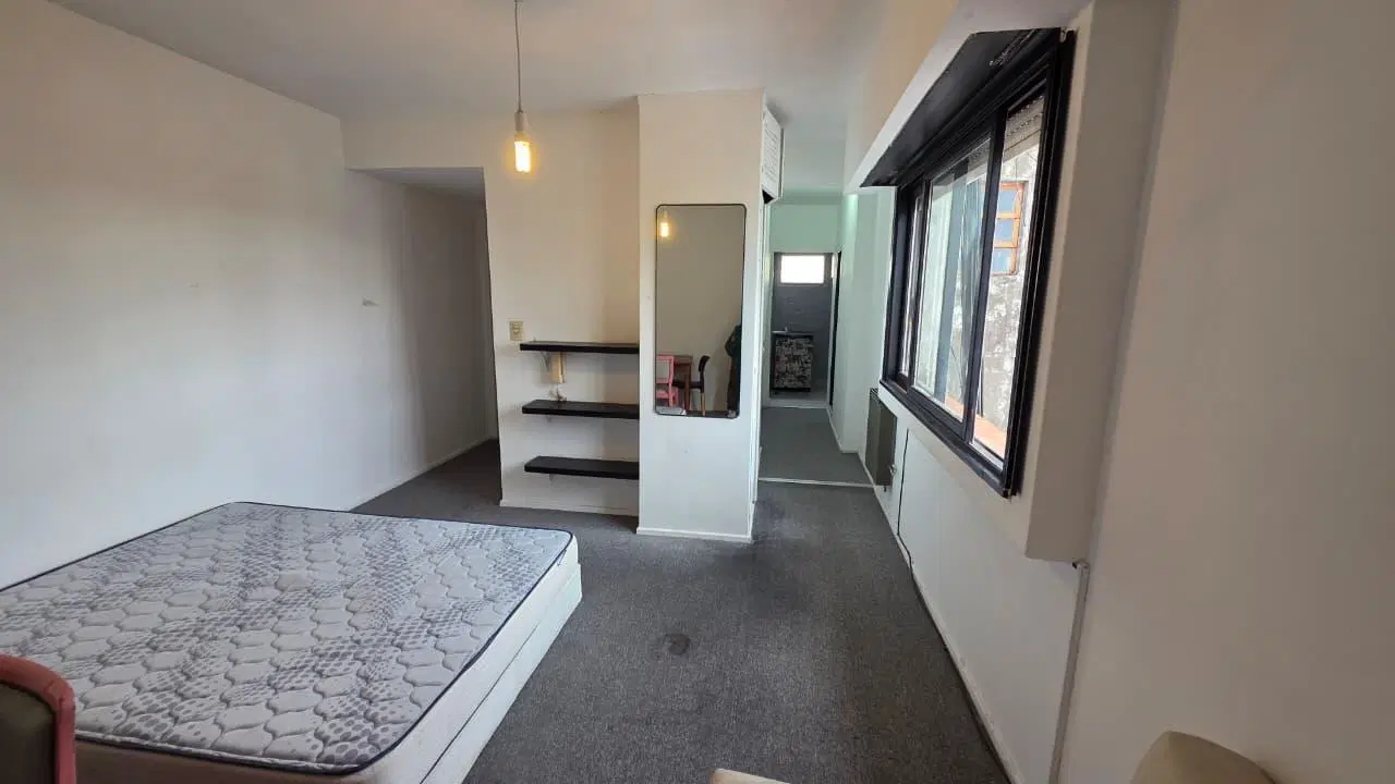 Monoambiente con baño completo y cocina separada en piso alto con hermosa vista! 3