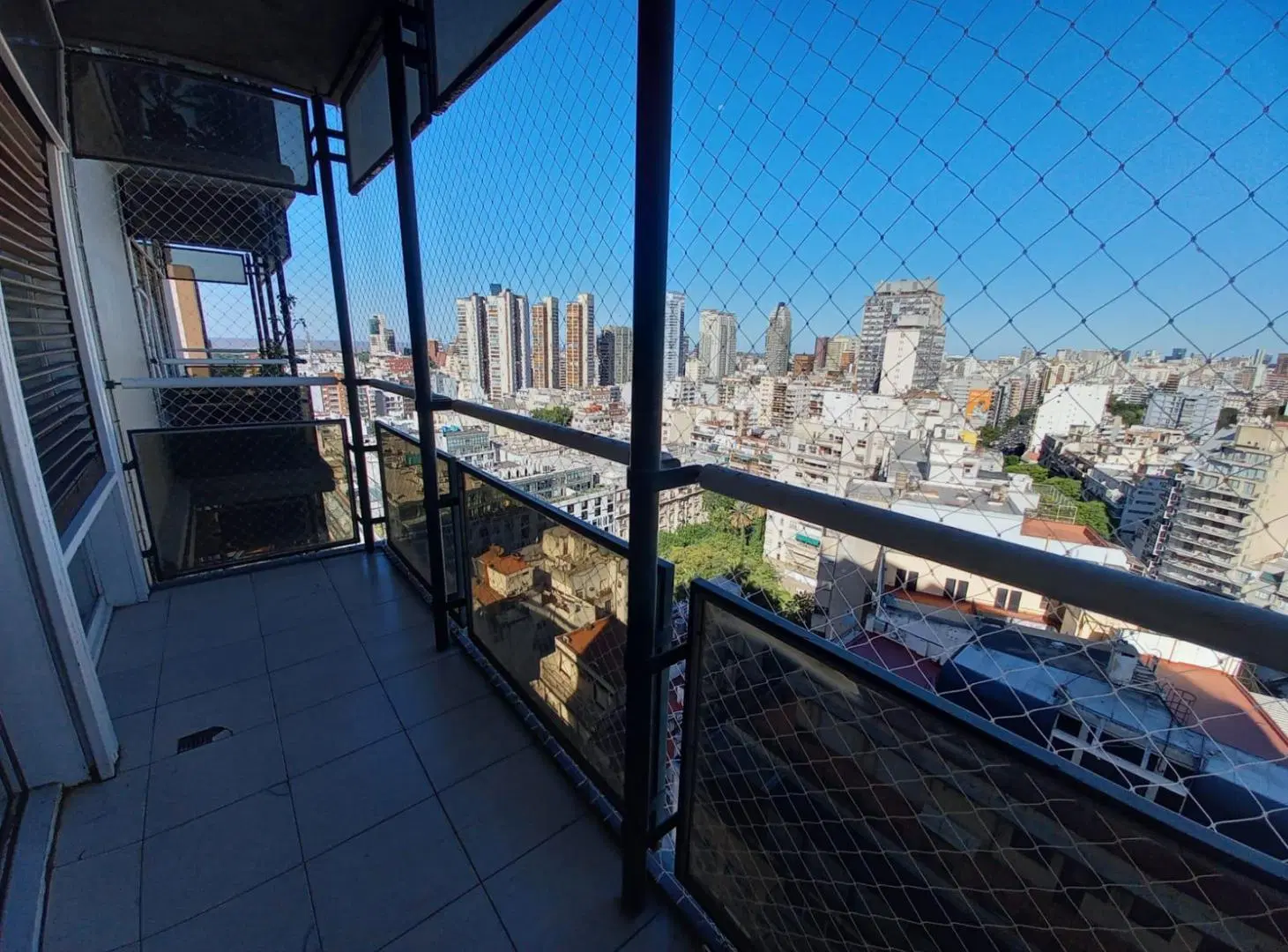Excelente depto 4 amb en piso alto con balcon con hermosa vista, cochera y seguridad 24hs! 4