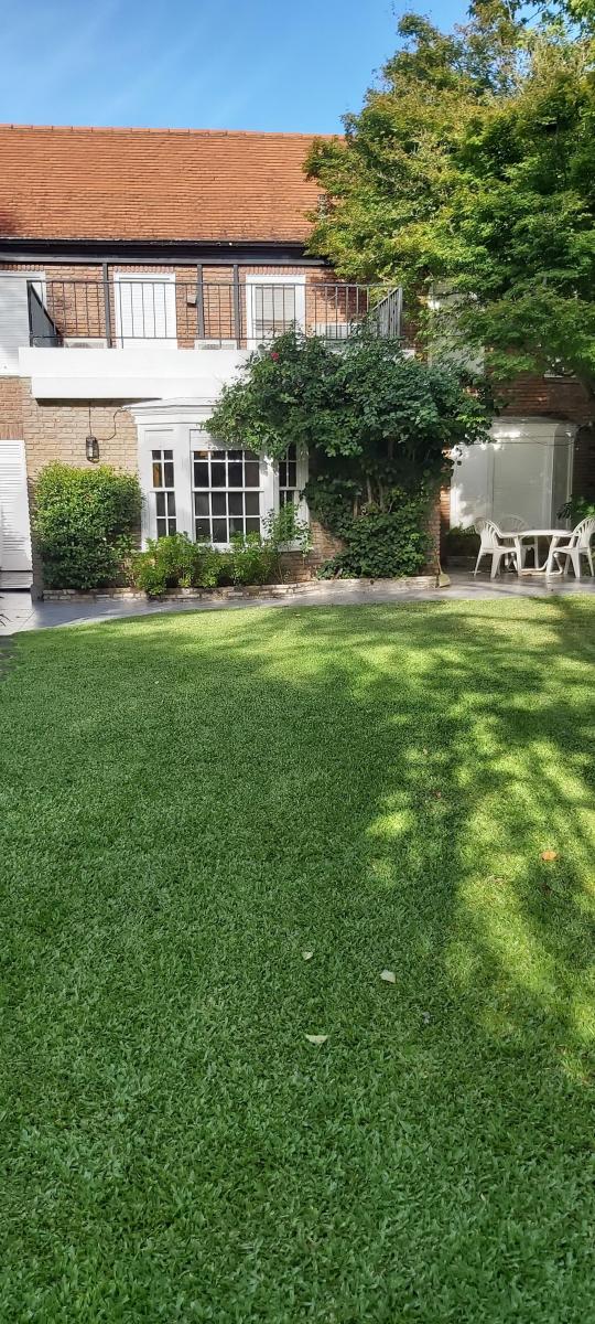 Casa 5 ambientes, jardín y pileta en venta en Martínez, Libertador al río. Retasada!