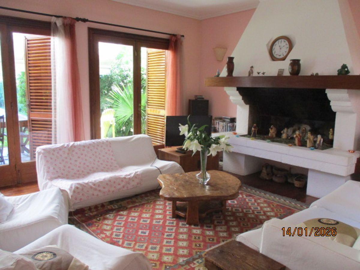 Casa 3 dorm., jardín y pileta para alquiler temporario amoblado en Martínez.