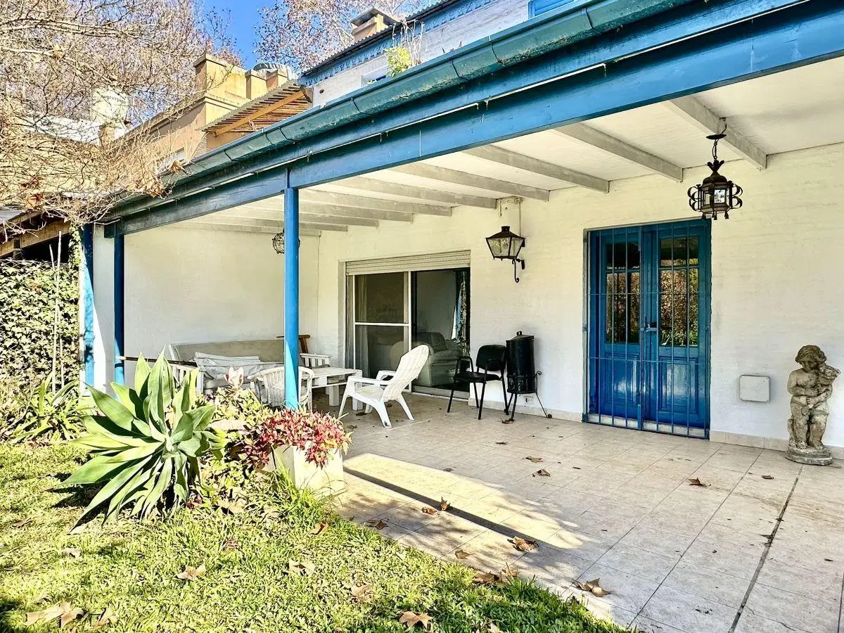Suipacha 2400 | Venta Fantástica Casa de 6 Ambientes Sobre Gran Terreno Jardín Pileta Cochera OPORT! 4