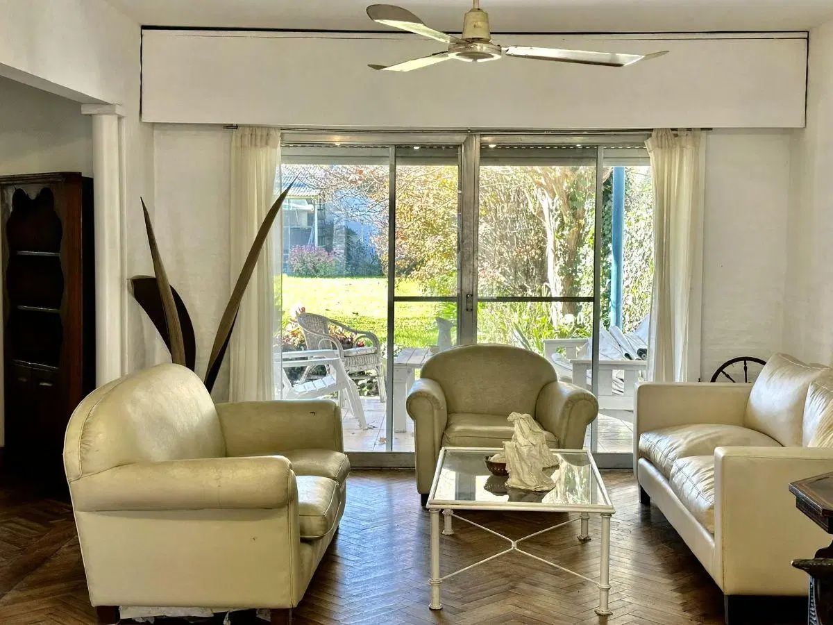 Suipacha 2400 | Venta Fantástica Casa de 6 Ambientes Sobre Gran Terreno Jardín Pileta Cochera OPORT! 8