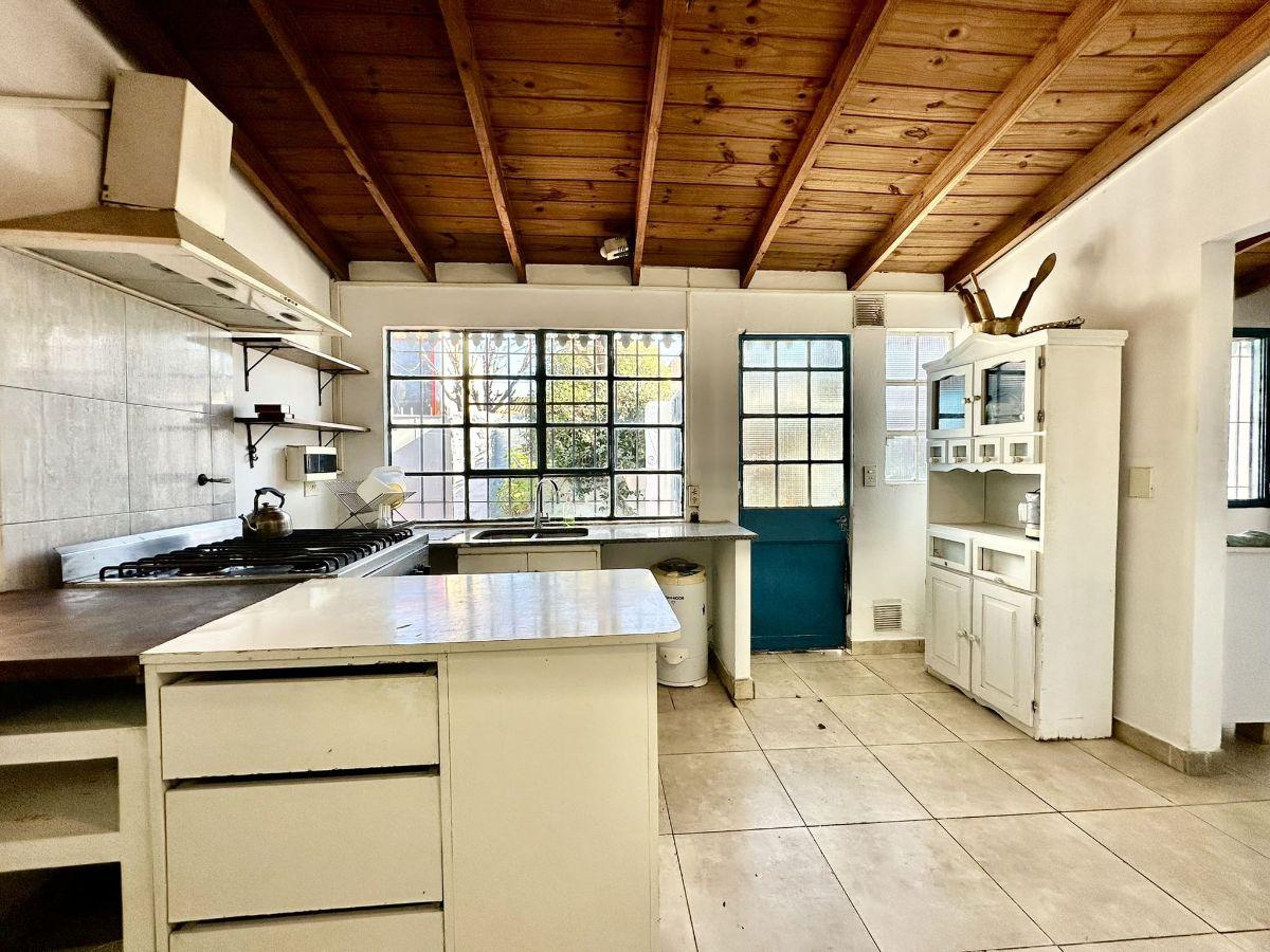 Foto de Suipacha 2400 | Venta Fantástica Casa de 6 Ambientes Sobre Gran Terreno, imagen 5