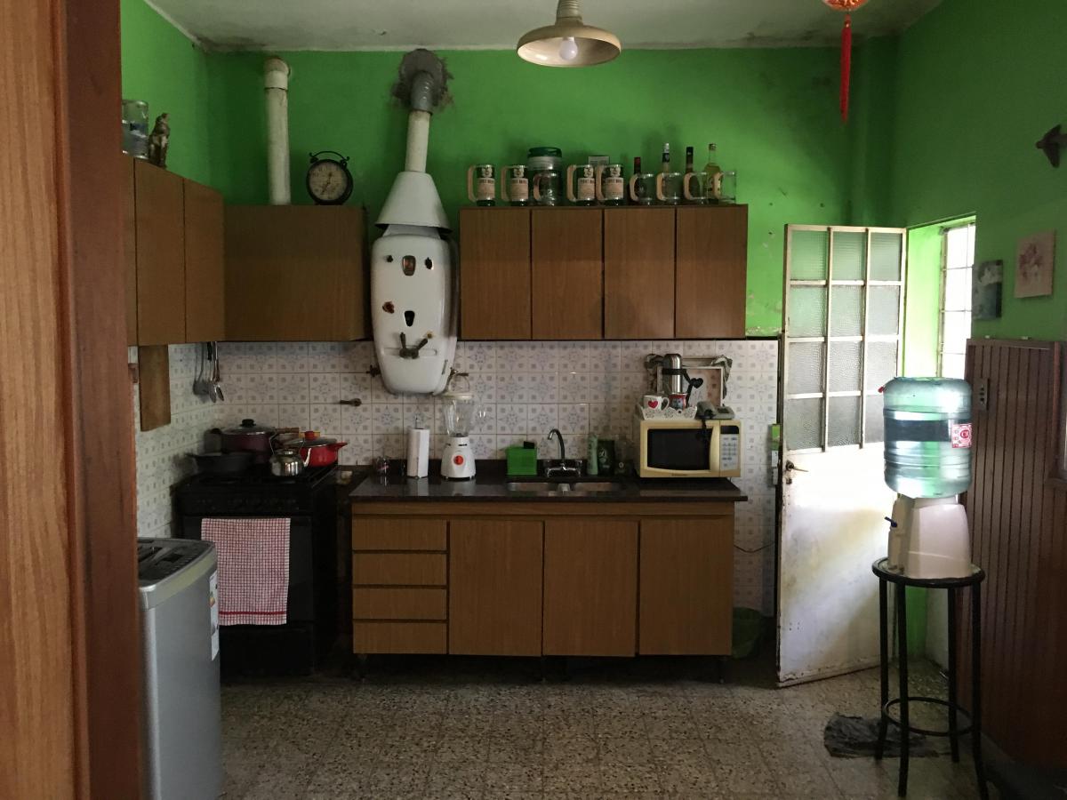 Casa ideal 2 familias, una casa en P.Baja y un depto en P.alta ambos 3 amb