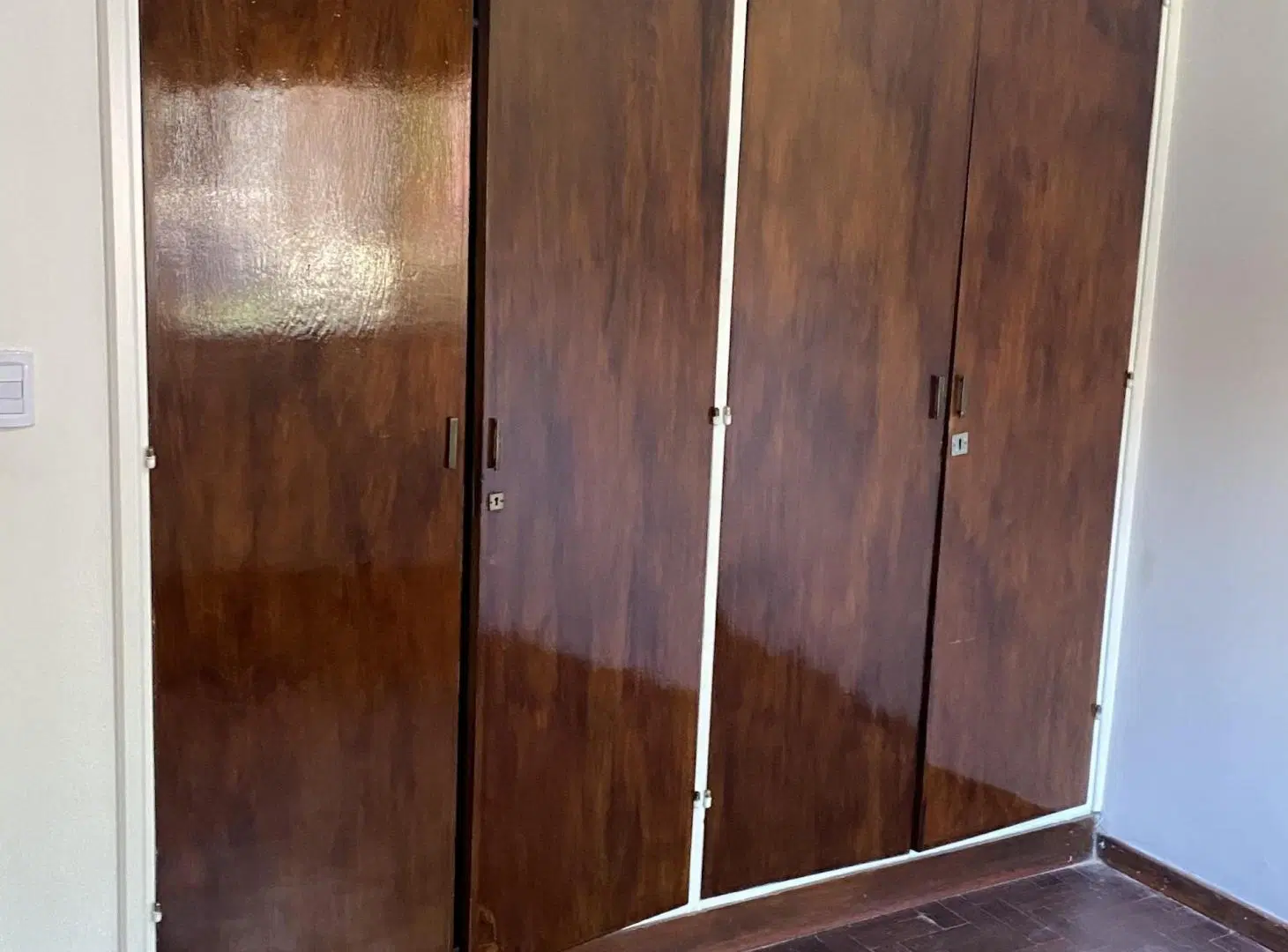 Casa de 2 dormitorios con cochera, cerca de zona comercial y medios de transporte .RESERVADO 8