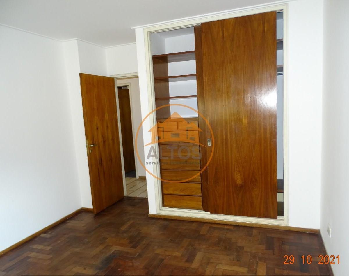 Departamento Semipiso. 3 Dorm.. Balcon. Cochera. Independencia 750, Nueva Cordoba. Escritura 1