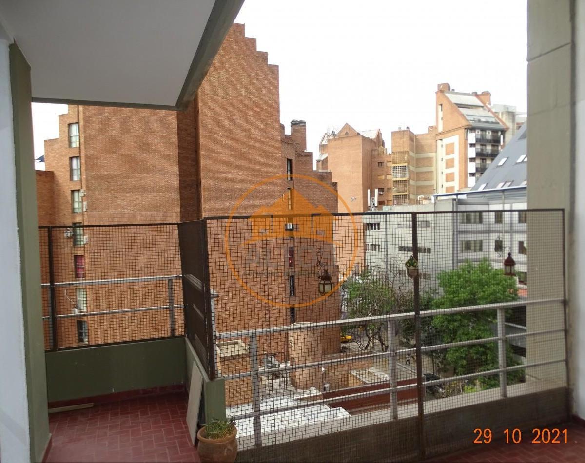 Departamento Semipiso. 3 Dorm.. Balcon. Cochera. Independencia 750, Nueva Cordoba. Escritura 3