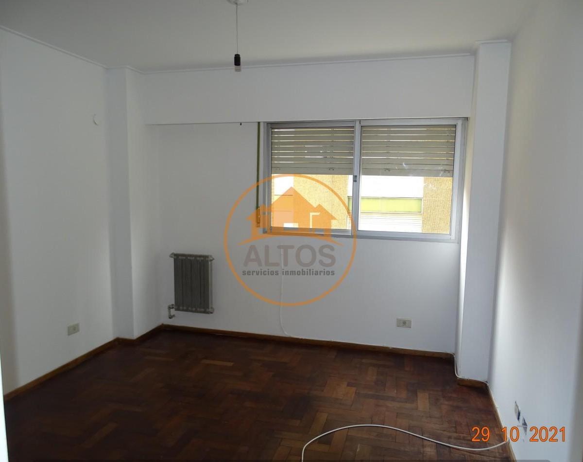 Departamento Semipiso. 3 Dorm.. Balcon. Cochera. Independencia 750, Nueva Cordoba. Escritura 5