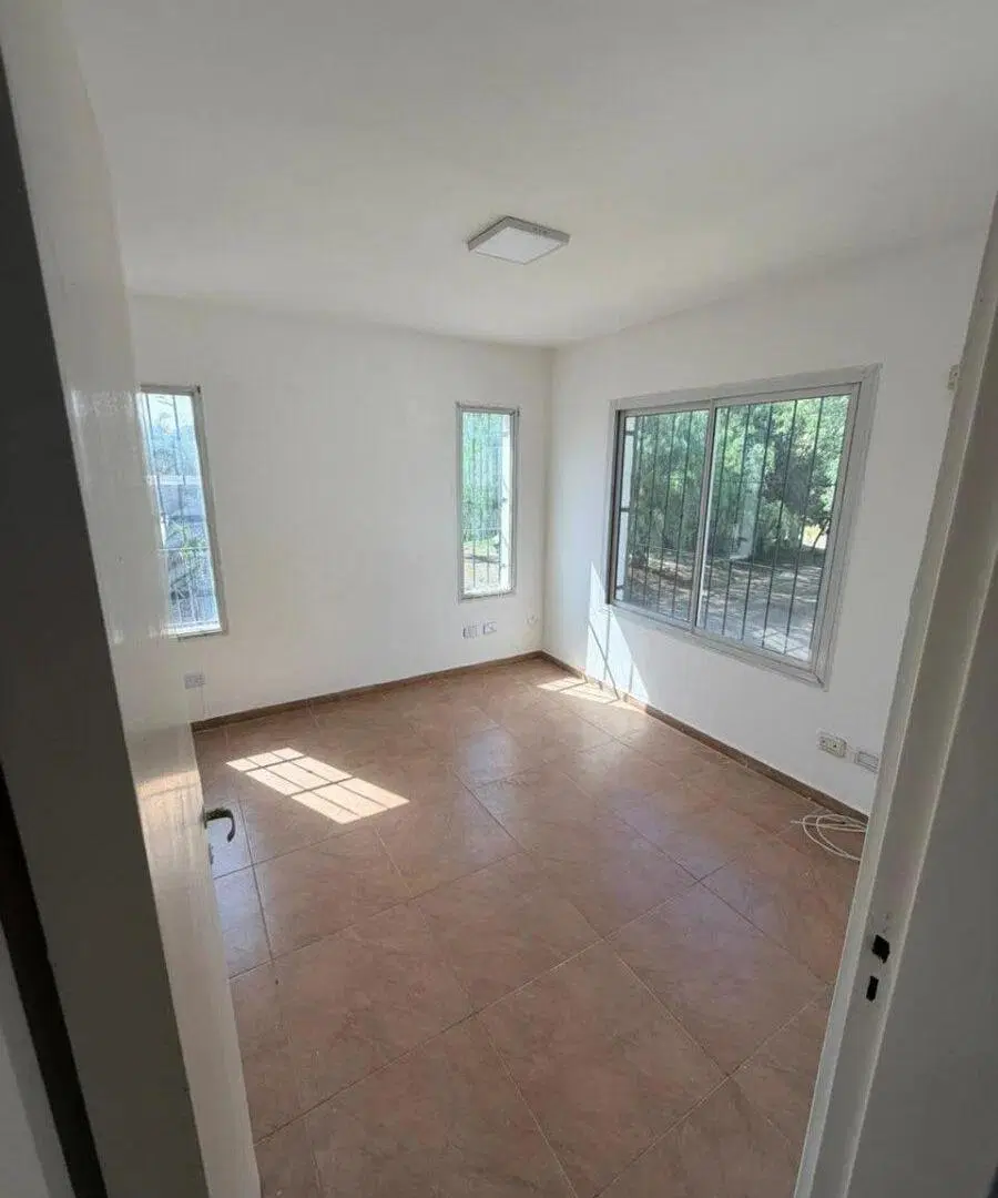 ALQUILO Casa de 4 Dormitorios con Pileta en Housing – Villa Rivera Indarte 3