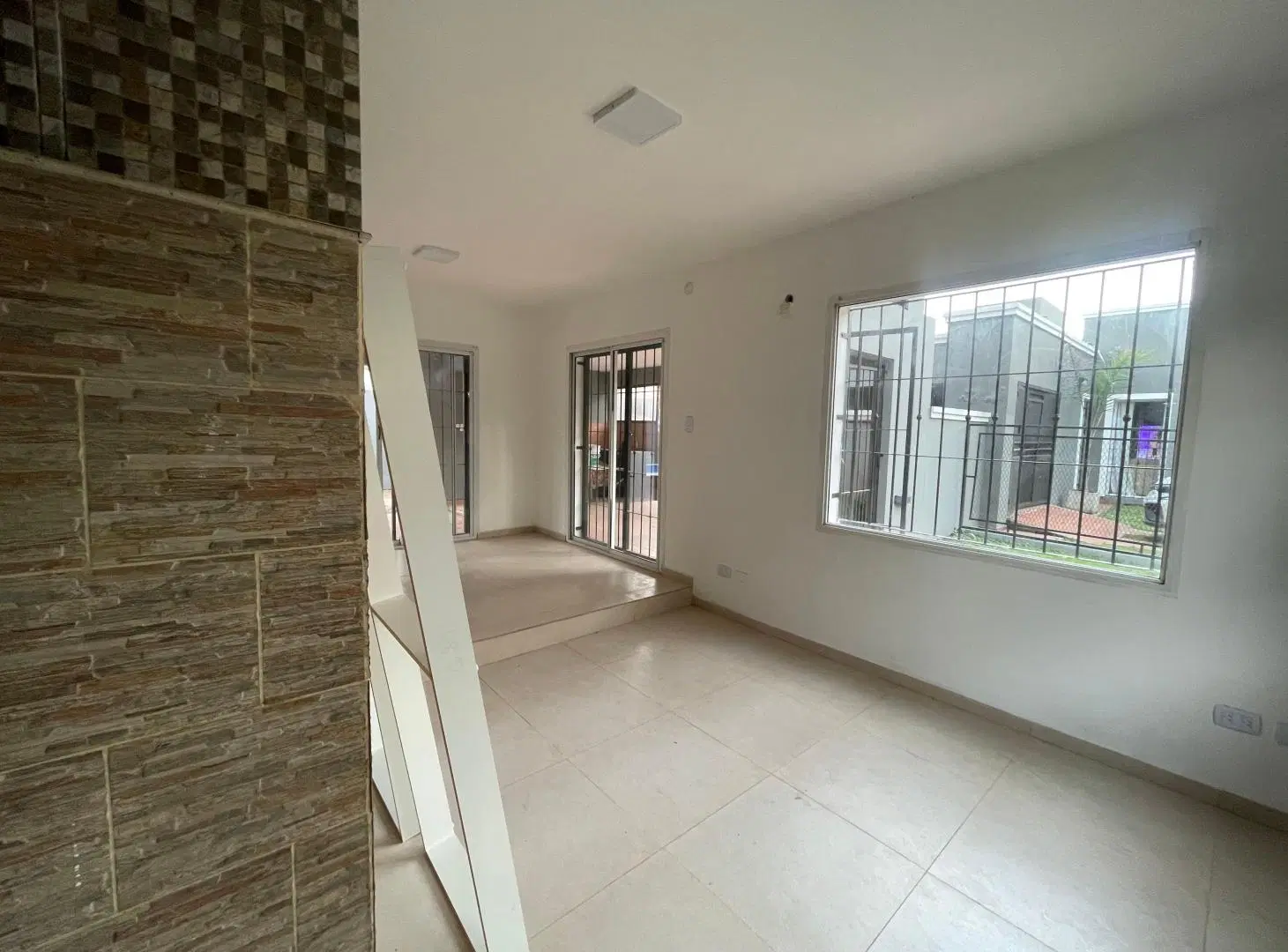 ALQUILO Casa de 4 Dormitorios con Pileta en Housing – Villa Rivera Indarte 5
