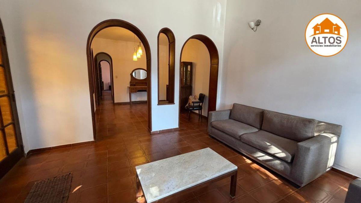 Foto de ALQUILO CASA 2 DORM. COCHERA DOBLE. PATIO. AV PATRIA AL 54. Bº YAPEYU, imagen 2