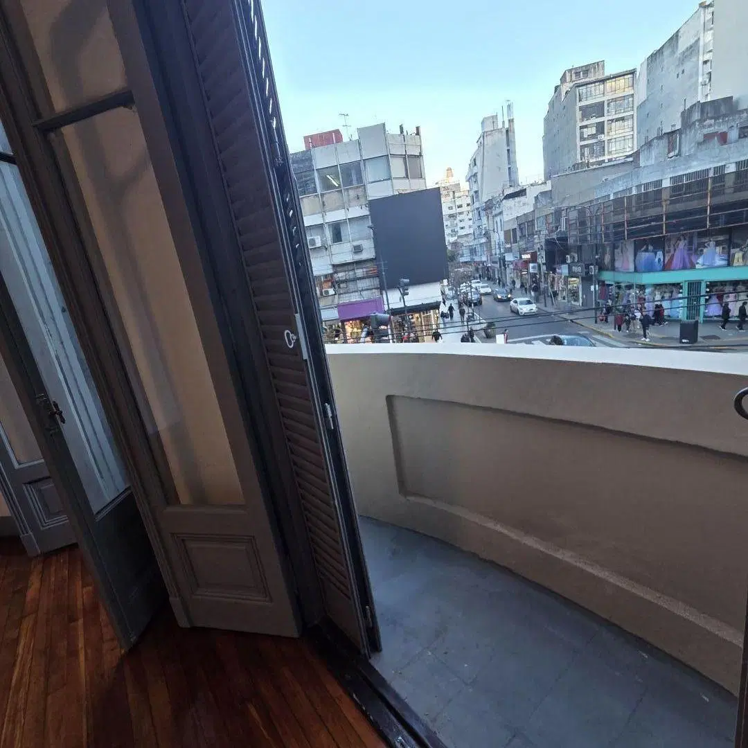 VENTA CUATRO AMBIENTES ONCE C/ BALCON RECICLADO 1