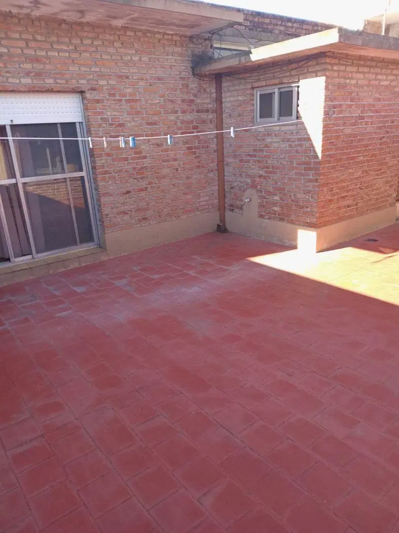 ALQUILER TRES AMBIENTES BERNAL CON QUINCHO 1