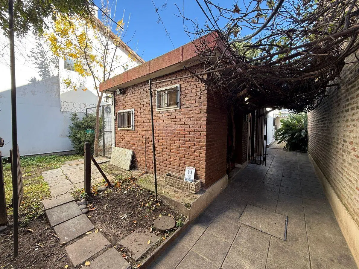 PH SIN expensas de 130 m2 con 1 dormitorio + 1 escritorio en alquiler en Olivos con Jardin y Patio 3