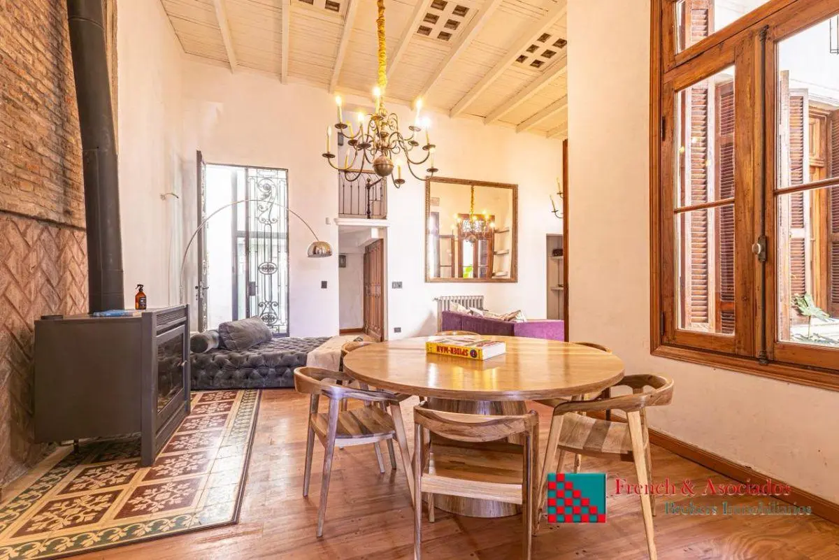 Excelente casa en Alquiler desarrollada en 3 plantas con ascensor . 3