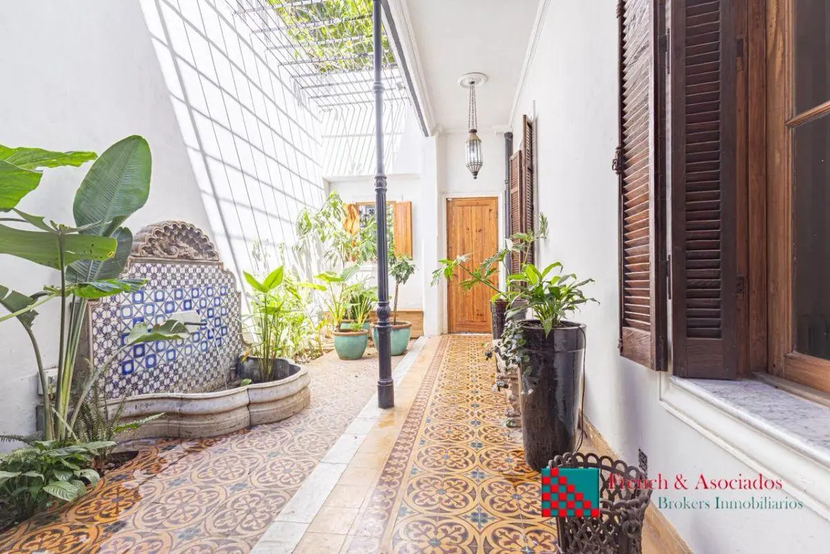 Excelente casa en Alquiler desarrollada en 3 plantas con ascensor . 4