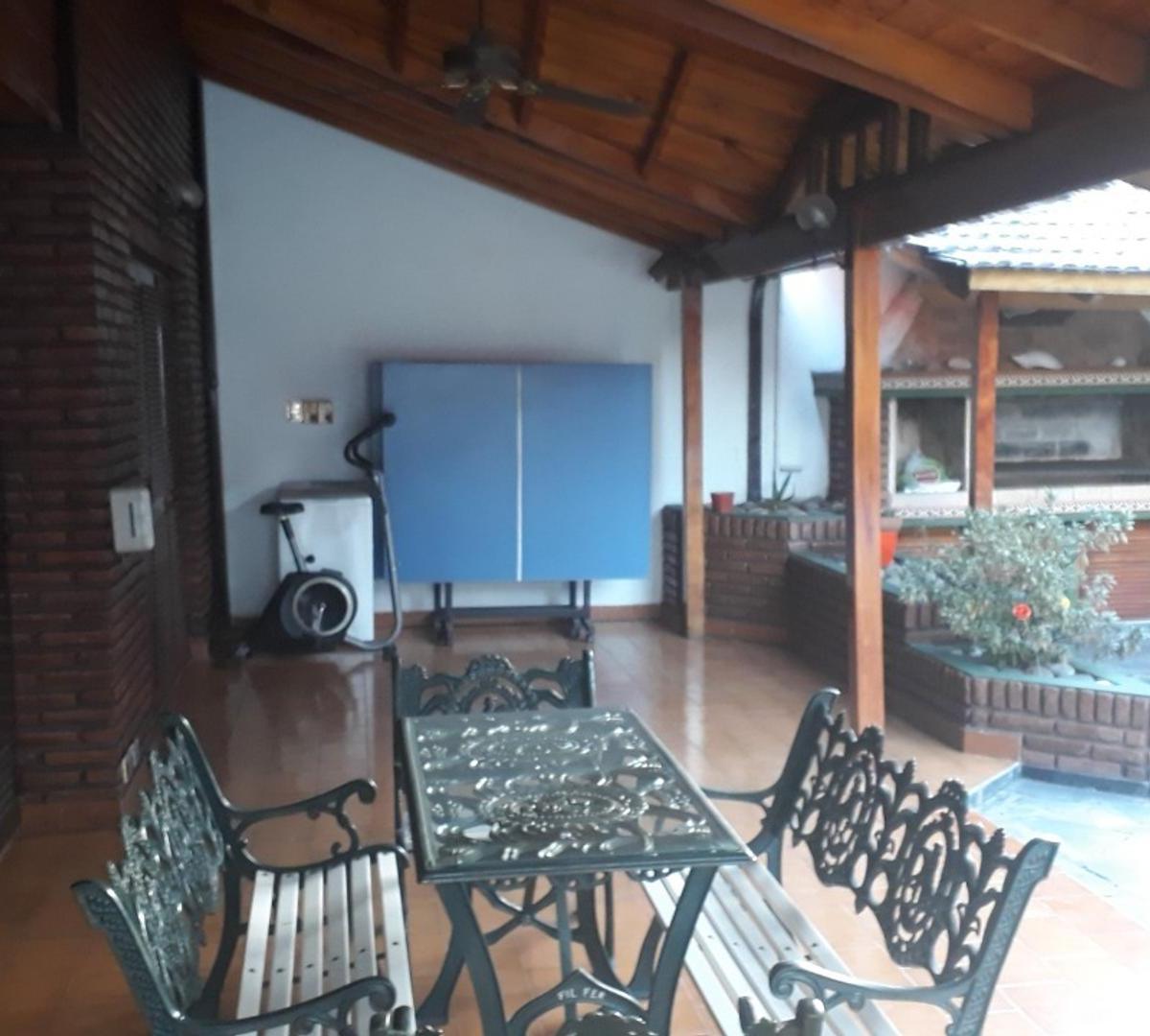 Foto de chalet 5 ambientes venta Ramos Mejia, imagen 2