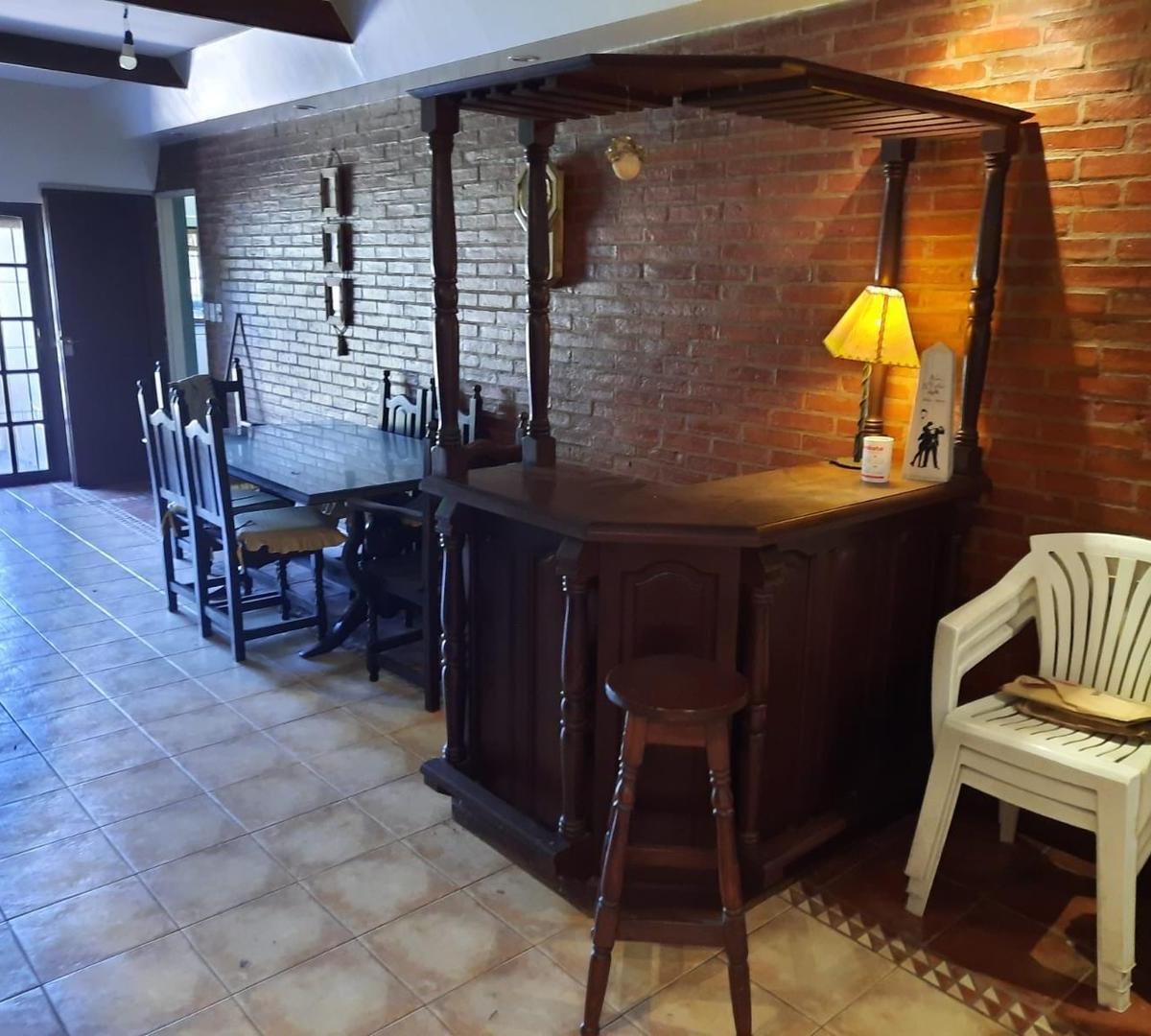 Foto de chalet 5 ambientes venta villa luzuriaga, imagen 3