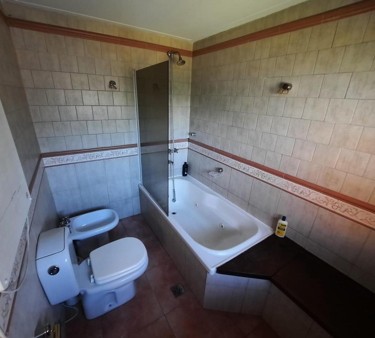 Foto de chalet 5 ambientes venta villa luzuriaga, imagen 2