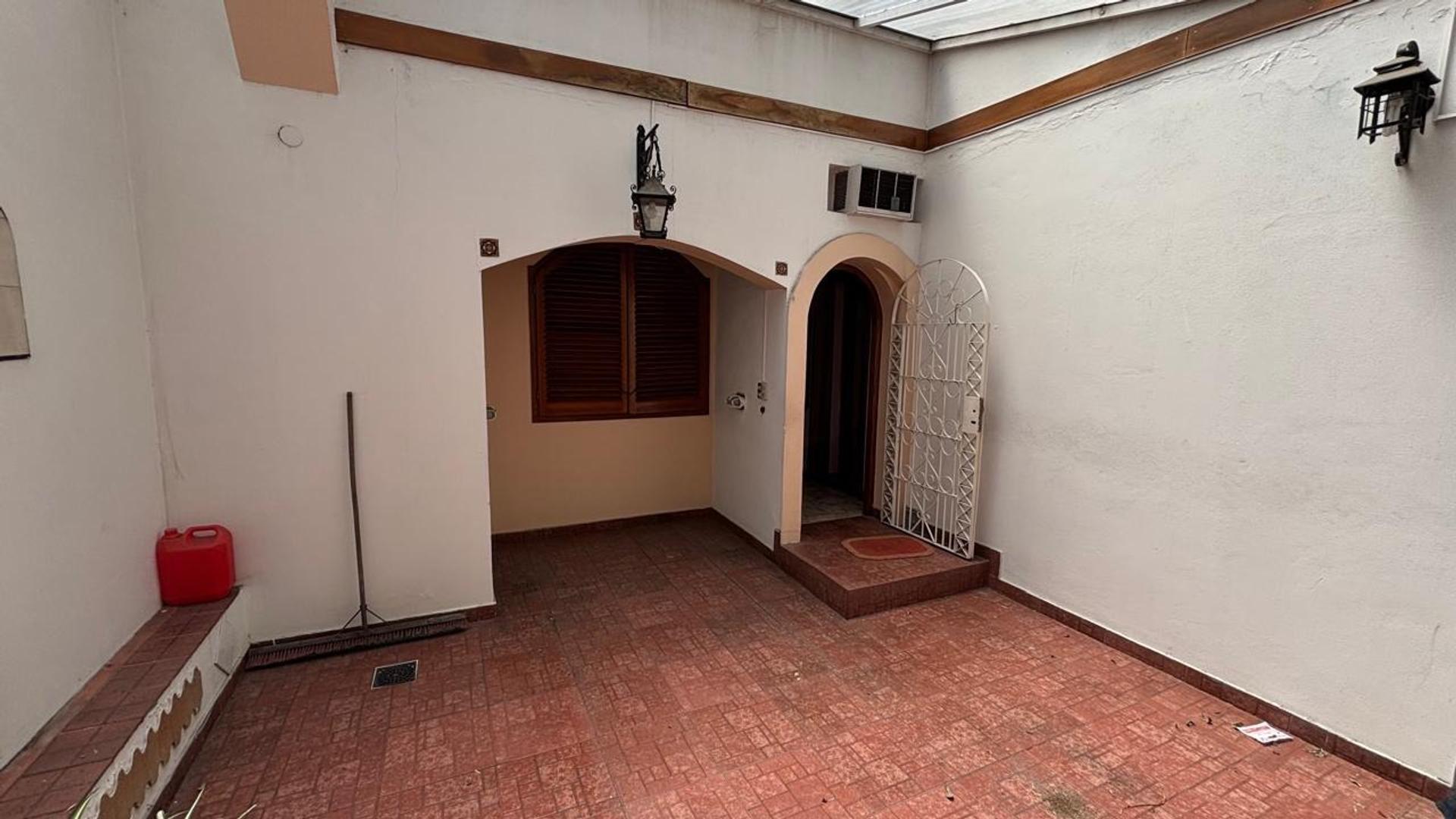 Casa venta 4 ambientes Haedo