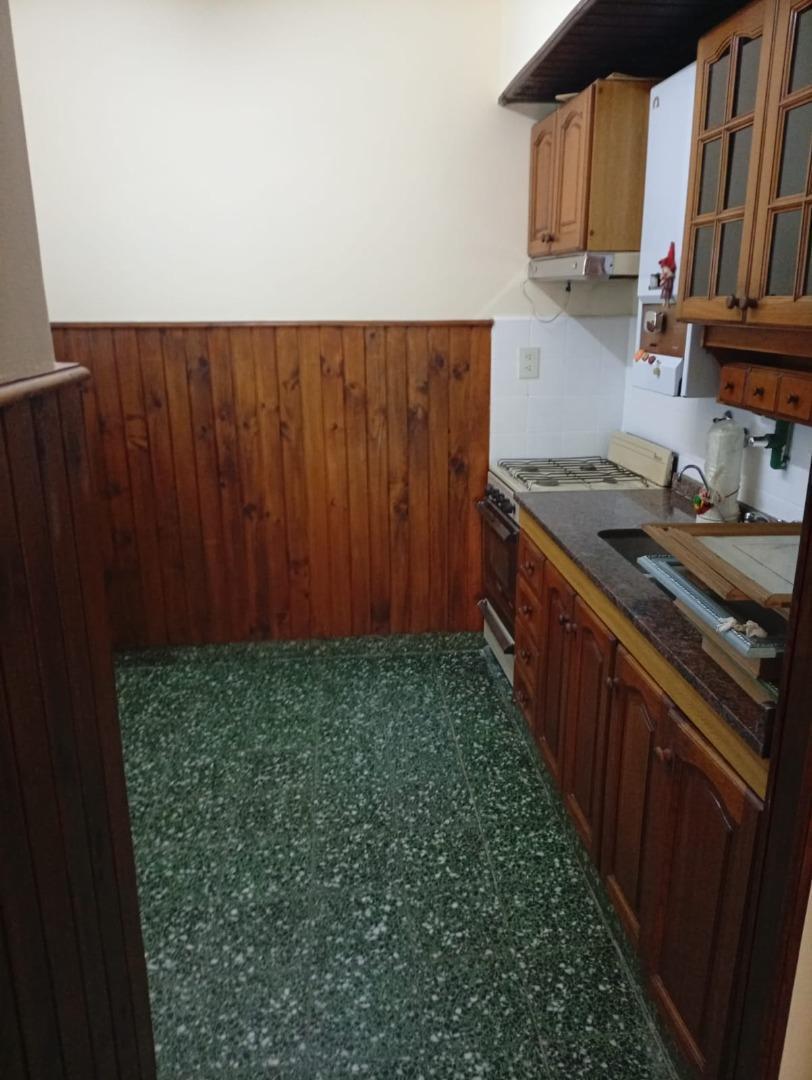 Foto de PH 4 ambientes venta Lomas del Mirador, imagen 2