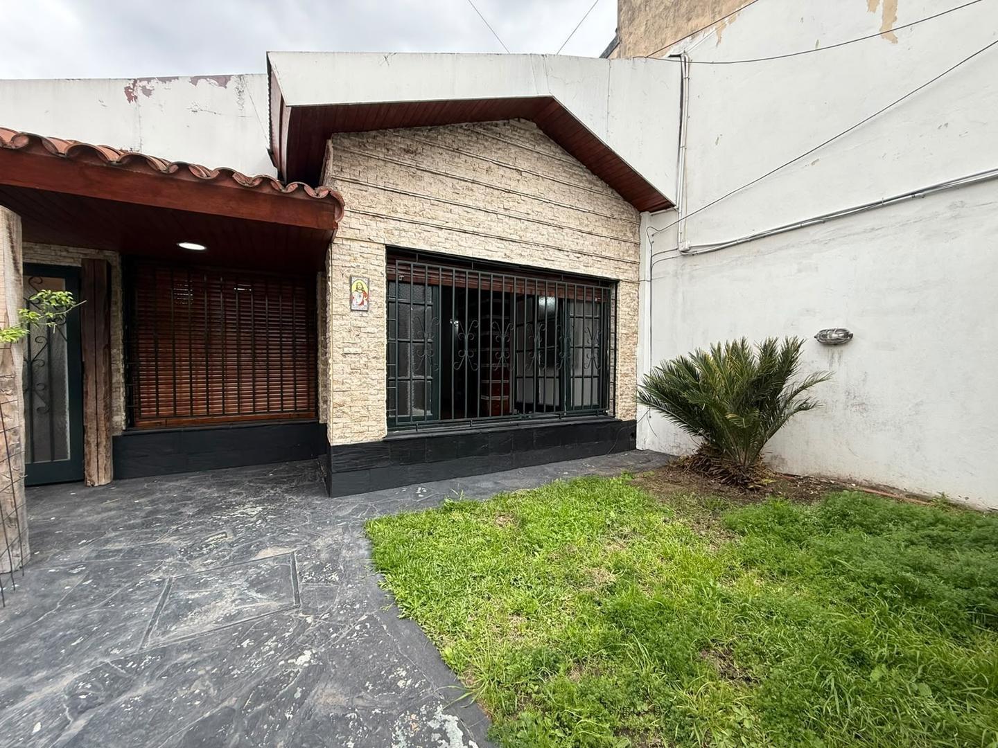 Foto de Casa de uso comercial 3 ambientes Alquiler Ramos Mejía, imagen 2