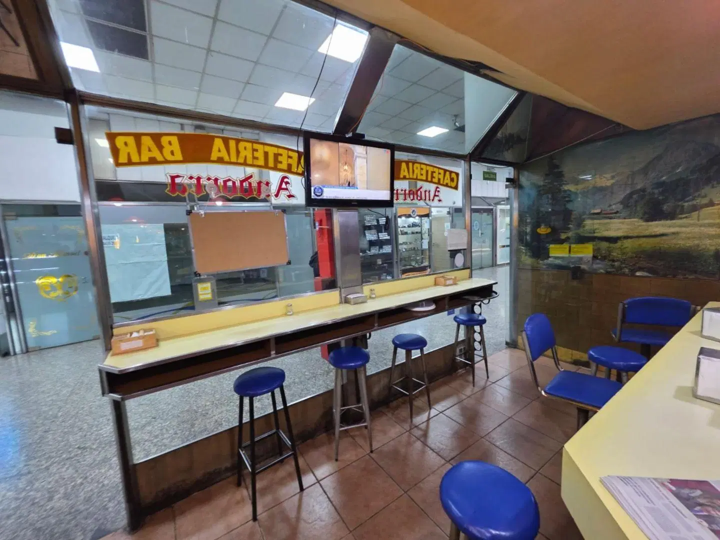2 Locales en Venta con Renta en Microcentro 3