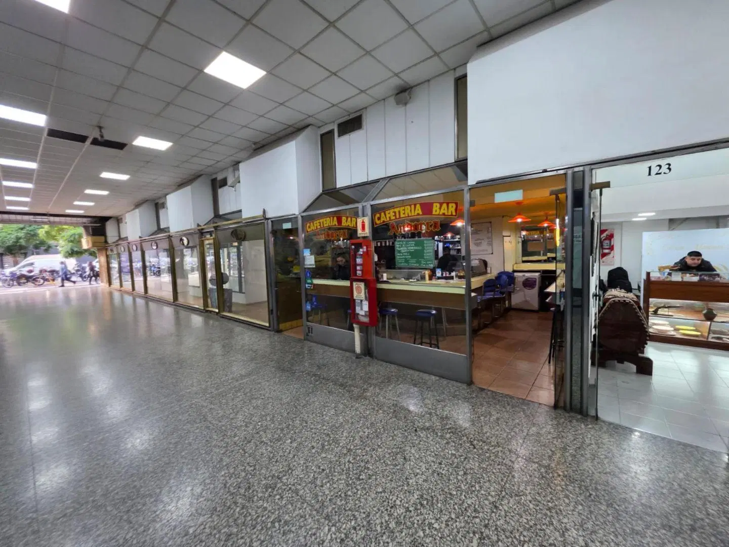 2 Locales en Venta con Renta en Microcentro 8