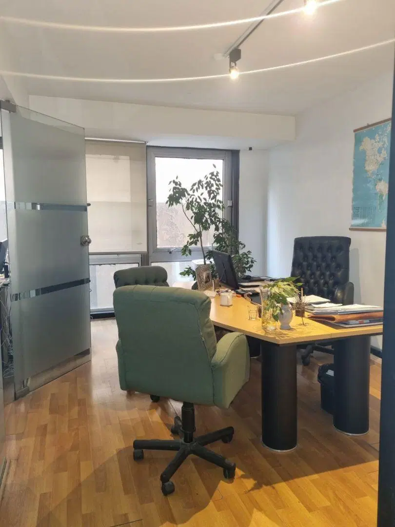 Oficina en venta con renta en Microcentro 4 ambientes / opci 8