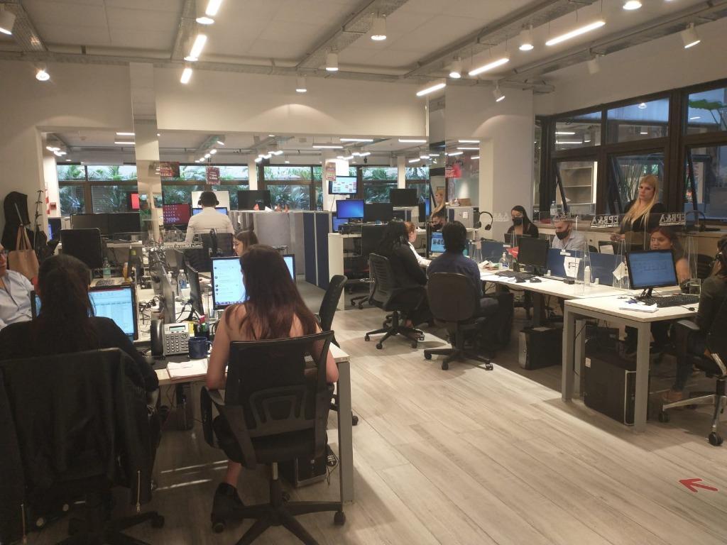 Excelente Oficina en Planta Baja con Entrada Independiente Tipo Local. Seguridad 24 Hs, en La Mejor 1