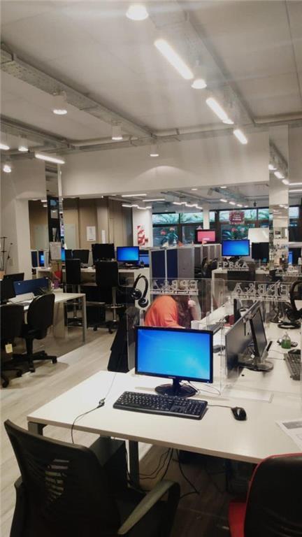 Excelente Oficina en Planta Baja con Entrada Independiente Tipo Local. Seguridad 24 Hs, en La Mejor 2