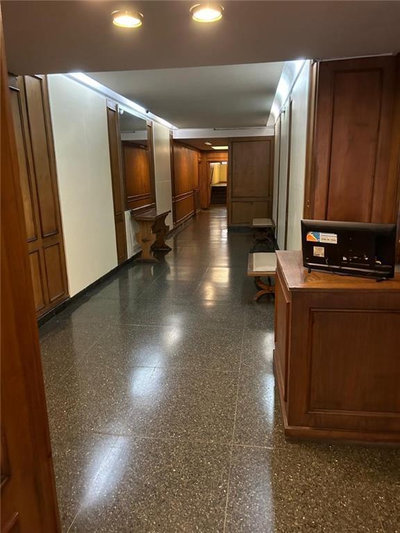 . Entrada del Edificio Paqueta. Palier Privado. Hall de Entrada Al Living Que Da Al Frente con Salid 5