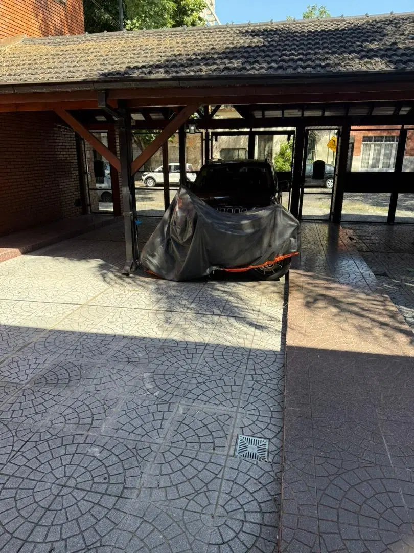 Hermoso triplex c/ fondo - cochera doble, 3 ó 4 dorm 5