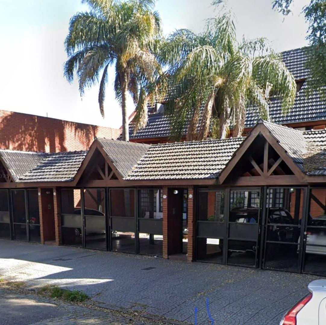 Hermoso triplex c/ fondo - cochera doble, 3 ó 4 dorm