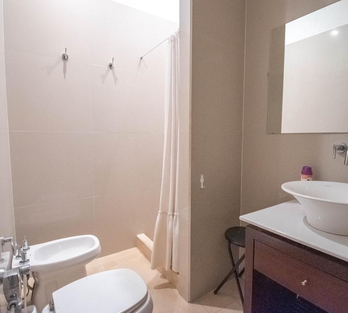Contrafrente, Buena Distribución, 2 Baños, Buen Edificio 3
