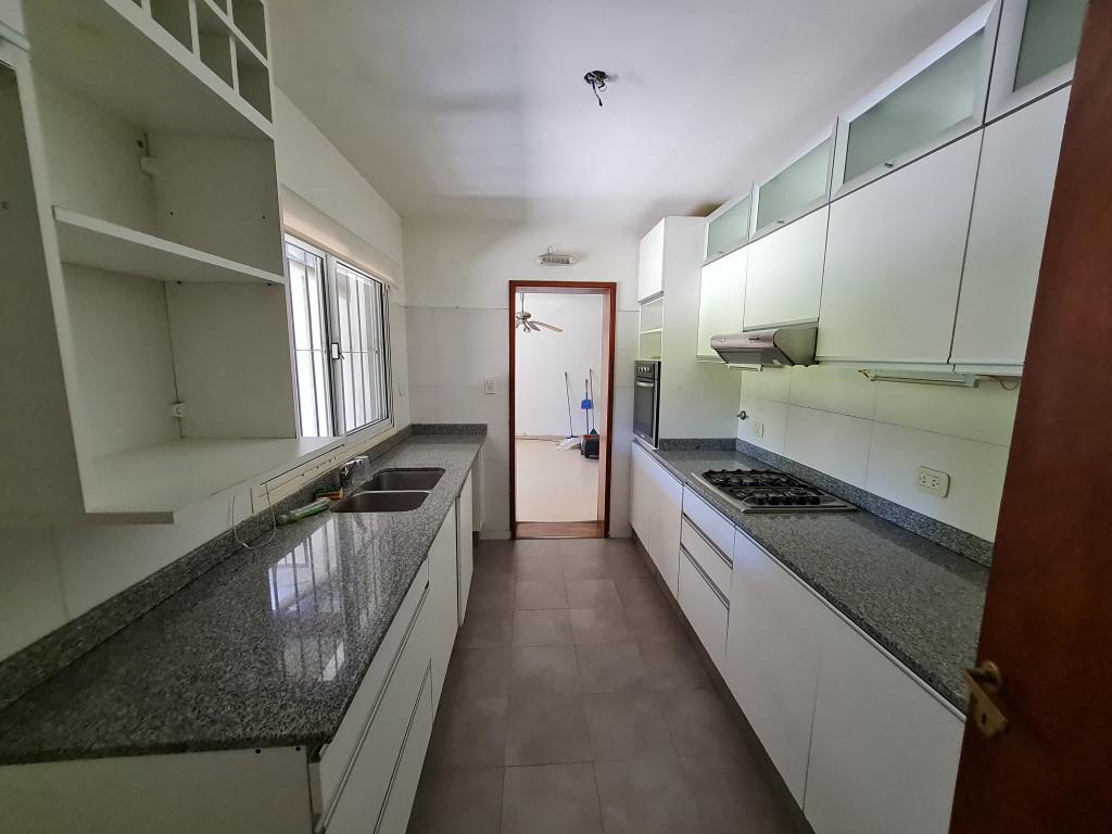 Venta Casa 4 Dorm. Impecable Fisherton 2