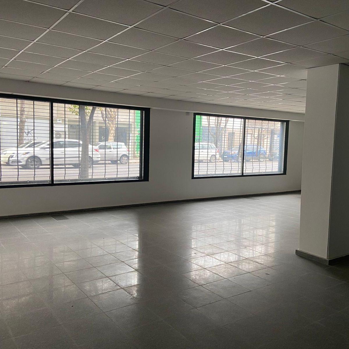 Foto de ESQUINA Urquiza y Ov Lagos - Imponente Local - Ideal Concesionarias, imagen 5