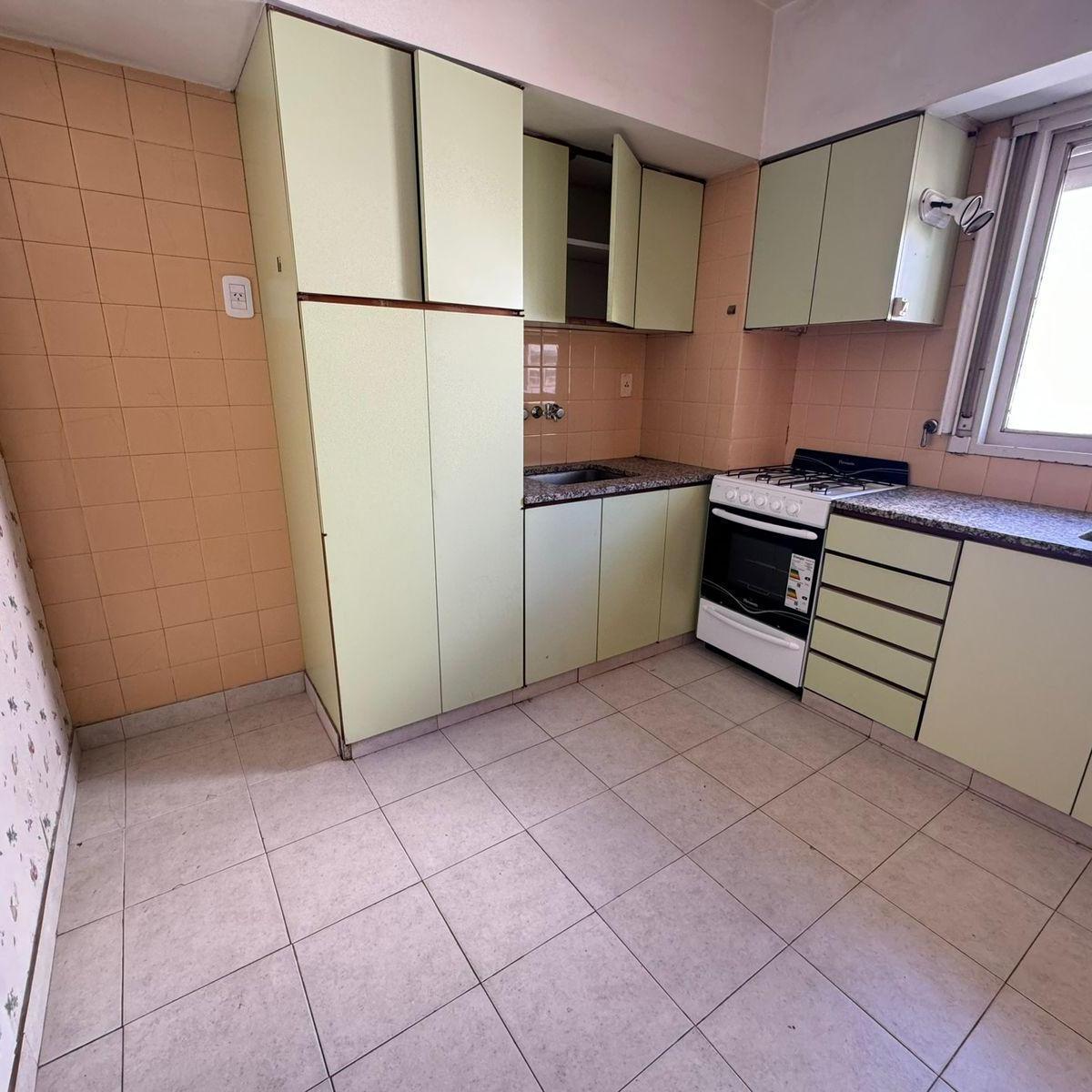 Venta departamento 2 dormitorios Semipiso Balcón frente Cocina separada Centro Rosario