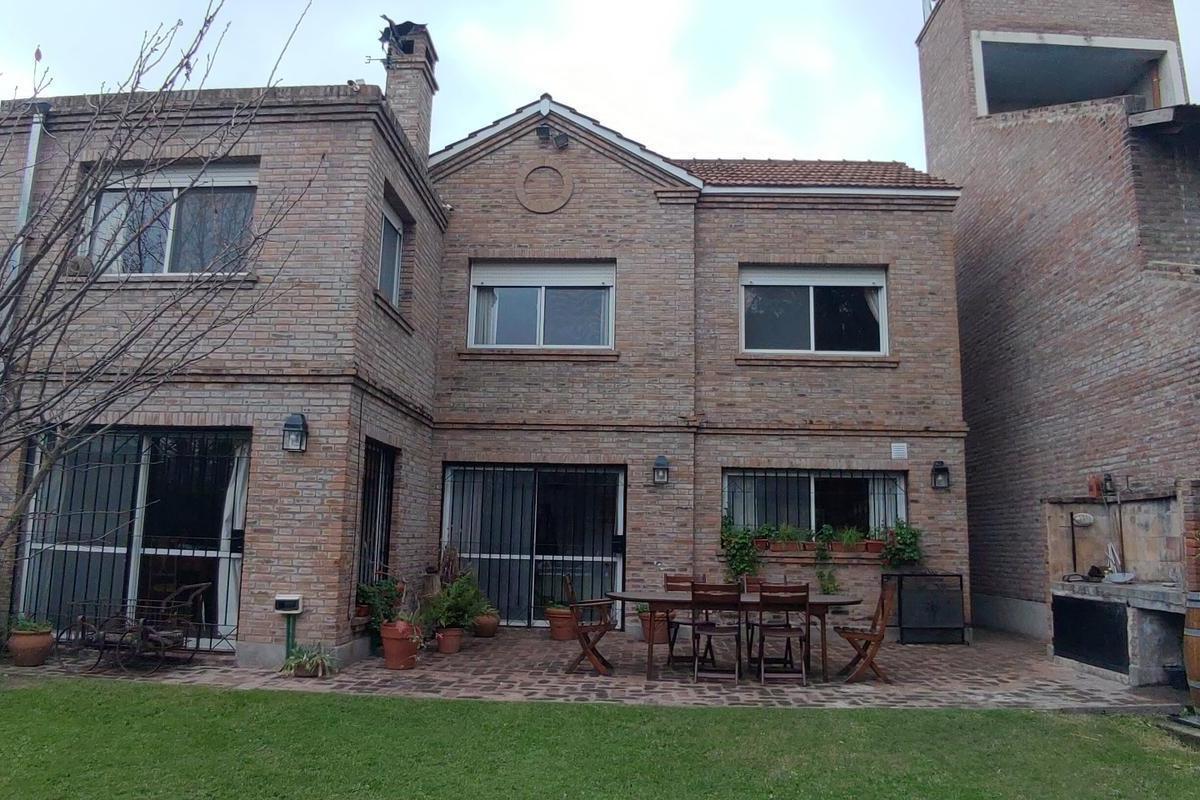 Importante Propiedad Sobre Bv. Argentino. Jardin y Piscina. 5