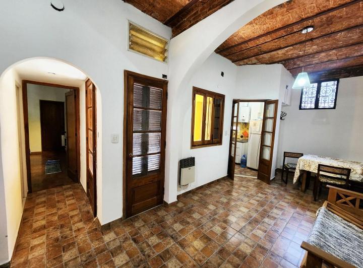 Venta casa interna de Pasillo con Patio y Terraza. En la zona mas buscada de la ciudad. Impecable!! 2