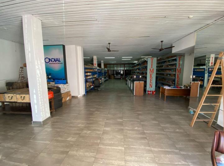 Alquiler imponente local 430 m2 en San Martín al 2000 - Rosario 4