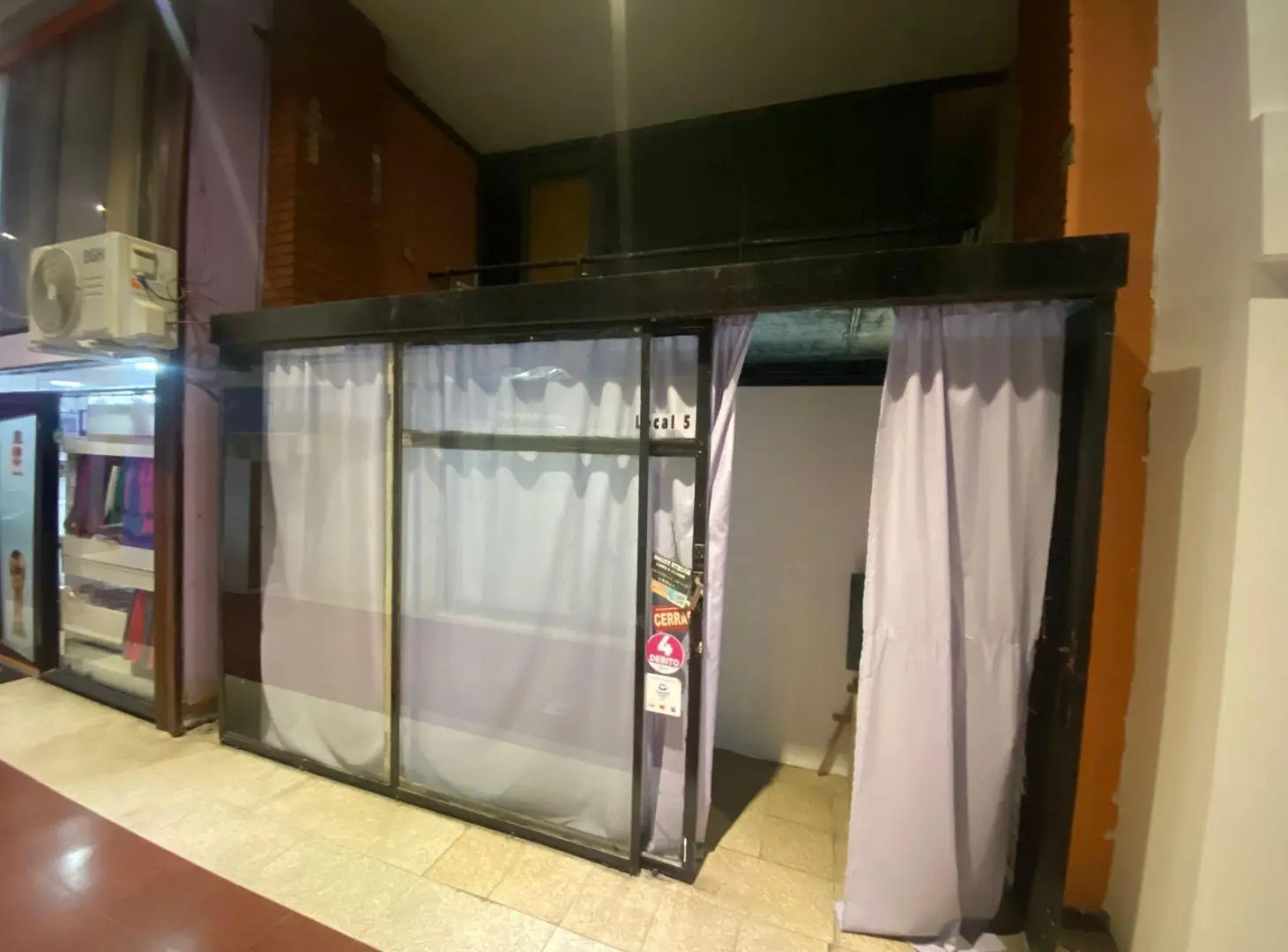 Venta local en galería Rioja y Mitre - Rosario 5