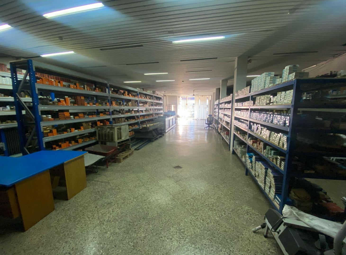 Foto de Alquiler imponente local 430 m2 en San Martín al 2000 - Rosario, imagen 2