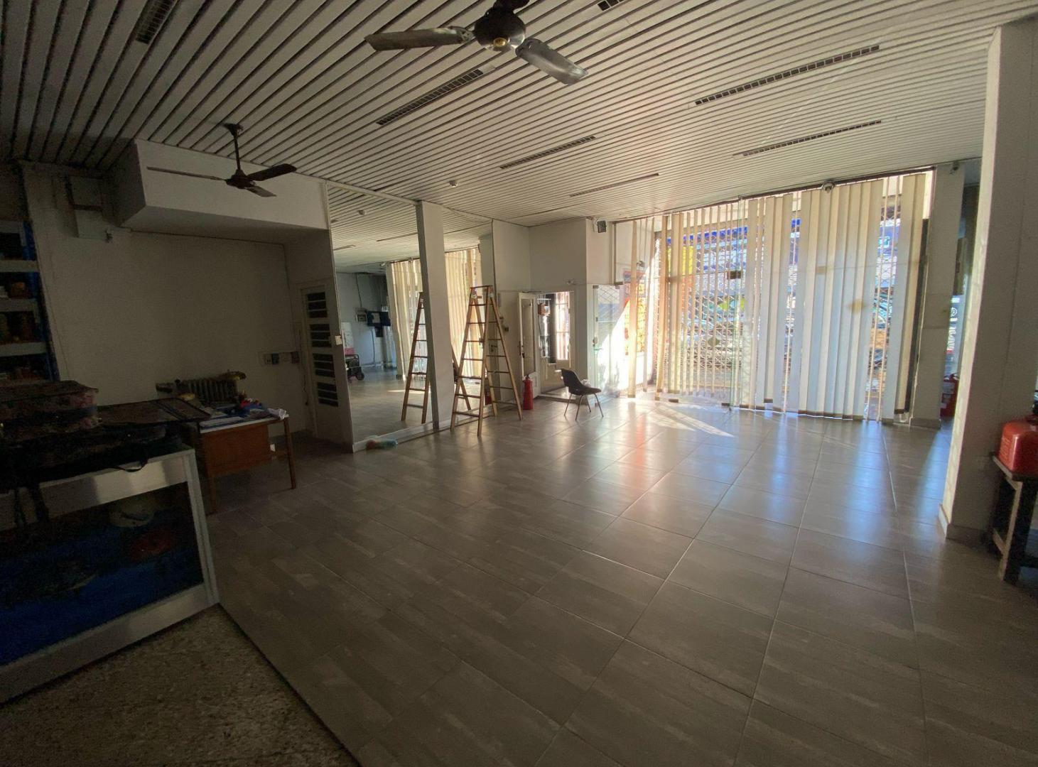 Foto de Alquiler imponente local 430 m2 en San Martín al 2000 - Rosario, imagen 4
