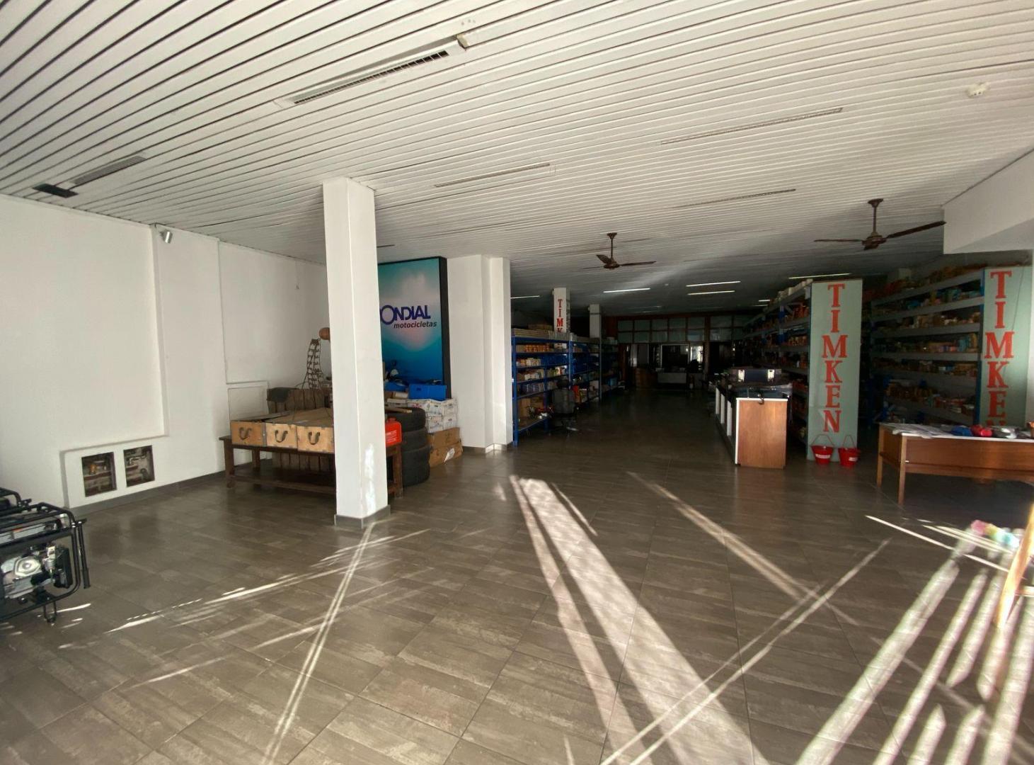 Alquiler local 430 m2 depósito de 470 m2 en San Martín y Cerrito - Rosario