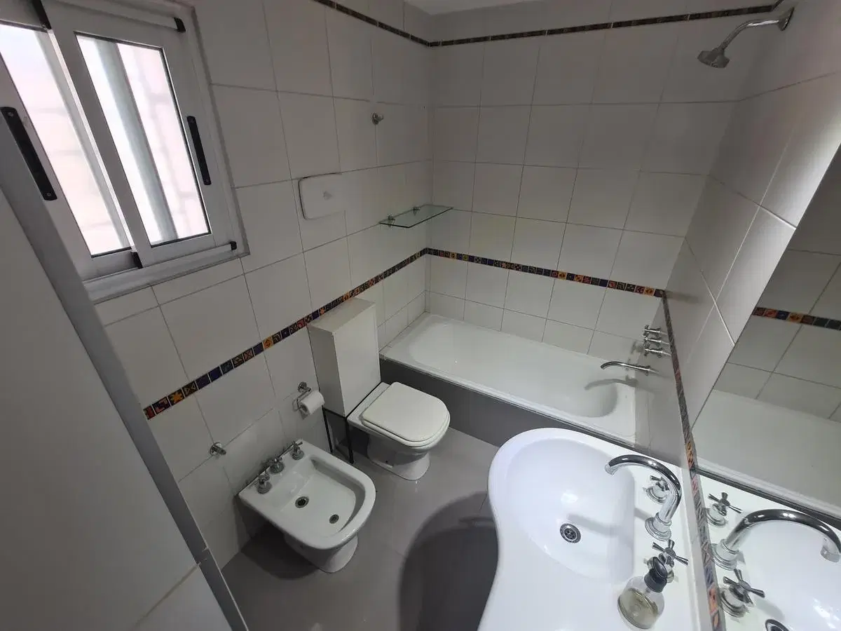 Venta Casa en esquina Callao 1400 Rosario. Cochera Patio y Terraza. Apta Credito Dos Dormitorios 8