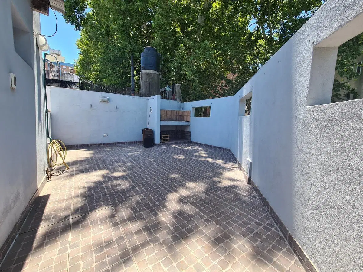 Venta Casa en esquina Callao 1400 Rosario. Cochera Patio y Terraza. Apta Credito Dos Dormitorios 5