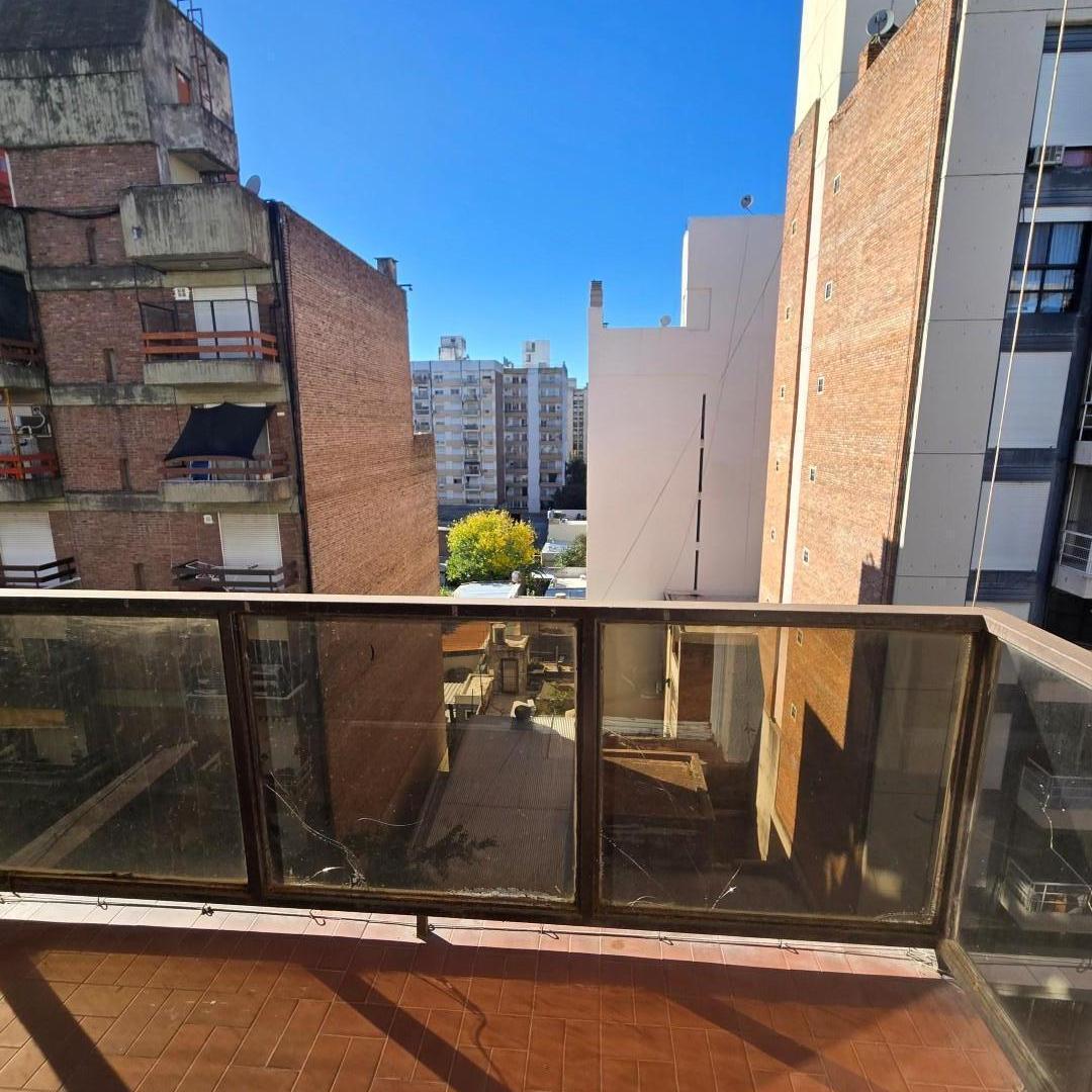 Venta Departamento Rosario. Barrio Martin. Ventilacion cruzada.