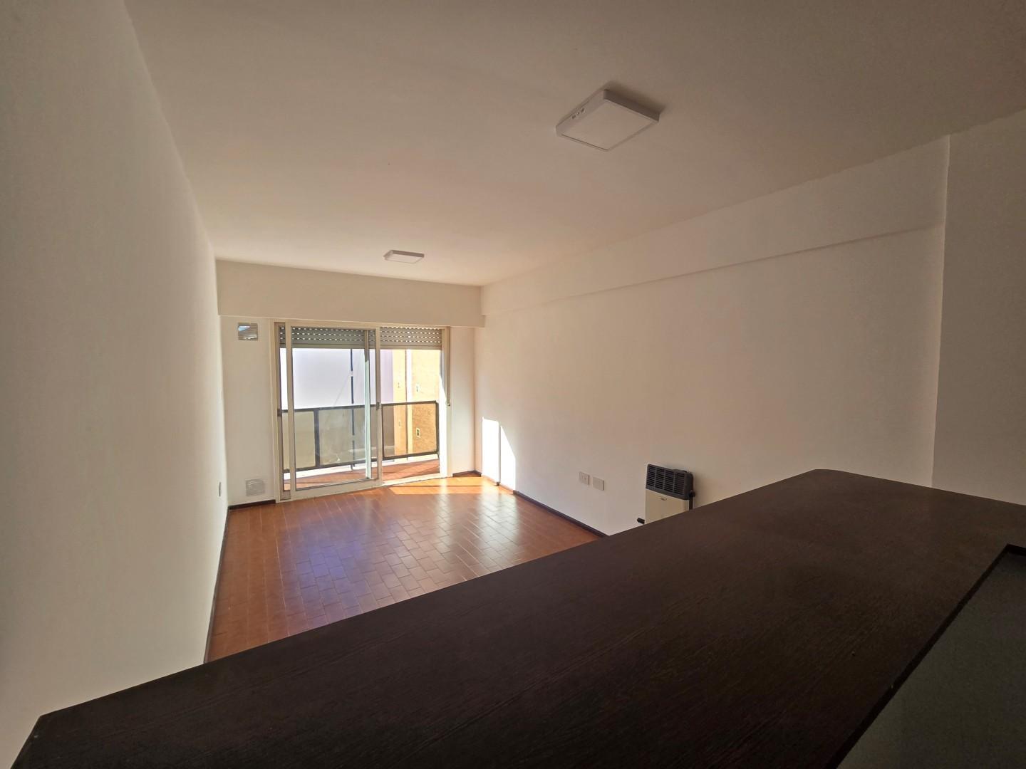 Foto de Venta Departamento Rosario. Barrio Martin. Ventilacion cruzada., imagen 4