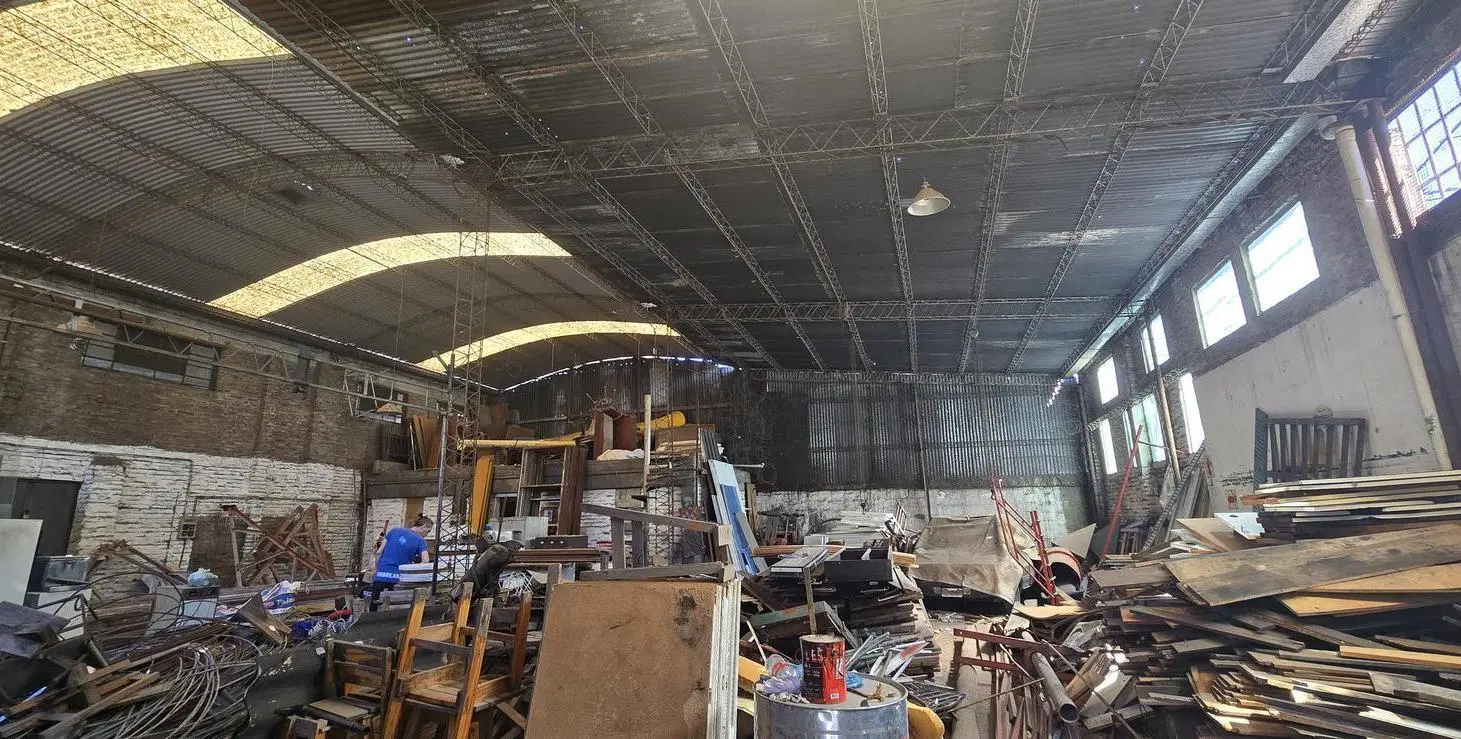 Venta Galpón Esquina Iriondo y Galvez a mts de Bv. 27 de Febrero Dos Galpones Juntos o Separados 5